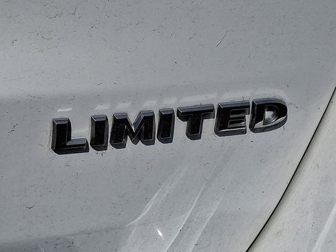 Used 2022 Jeep Grand Cherokee Limited image 14