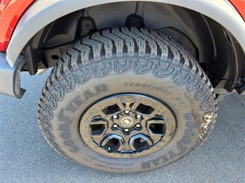 Used 2023 Ford Bronco Wildtrak image 14