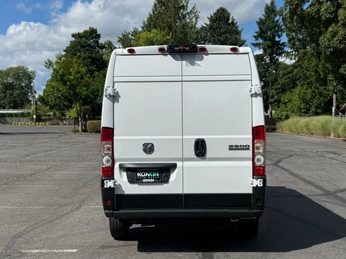 Used 2023 RAM ProMaster 2500 w/ Driver Convenience Group FWD image 5