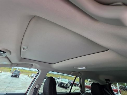 Used 2025 Subaru Outback Premium image 9