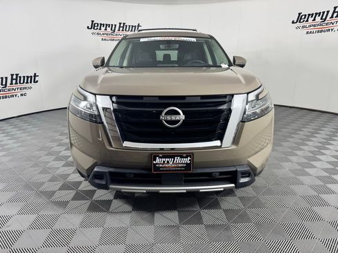 Used 2023 Nissan Pathfinder Platinum AWD/4WD image 4