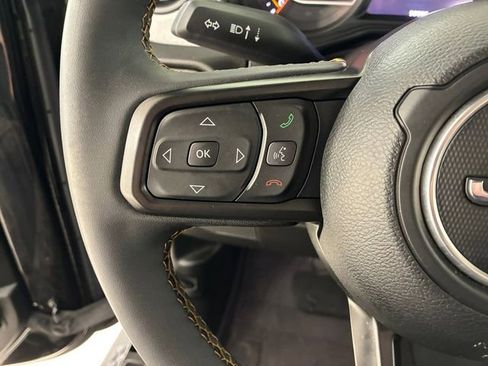 Used 2024 Jeep Gladiator Sport AWD/4WD image 23