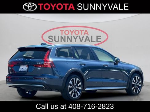 Used 2024 Volvo V60 B5 Cross Country Ultimate AWD/4WD image 3
