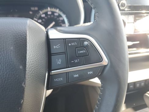 Certified 2020 Toyota Highlander XLE FWD image 21