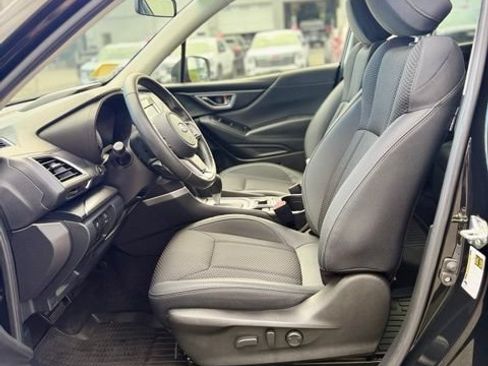 Used 2023 Subaru Forester Premium AWD/4WD image 11
