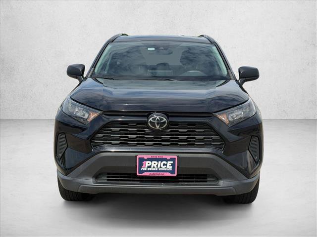 Used 2021 Toyota RAV4 LE FWD image 2