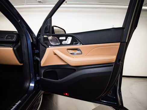 Used 2024 Mercedes-Benz GLS 580 4MATIC image 27