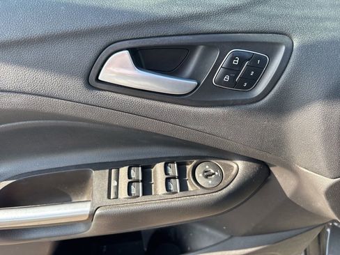 Used 2017 Ford Escape Titanium FWD image 17