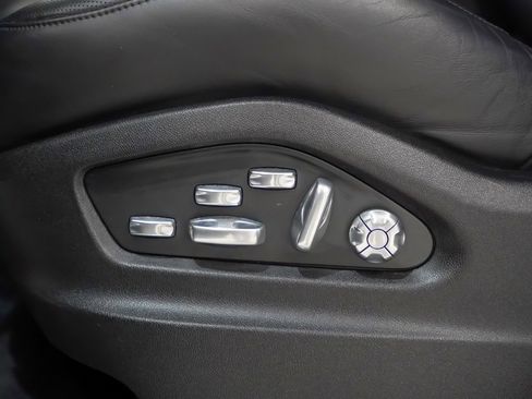 Certified 2019 Porsche Cayenne Turbo image 24