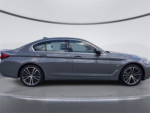Used 2022 BMW 530e w/ Premium Package image 5