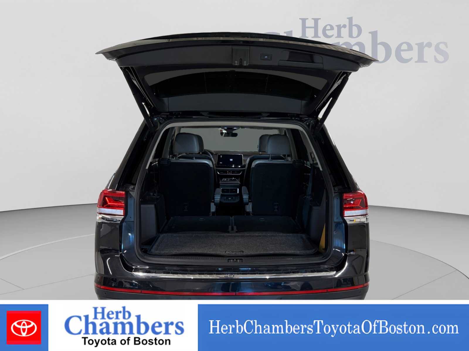 Used 2024 Volkswagen Atlas SEL AWD/4WD image 4