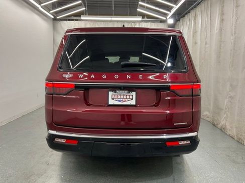 Used 2024 Jeep Wagoneer L Series II w/ Flexible Seating Group RWD image 6