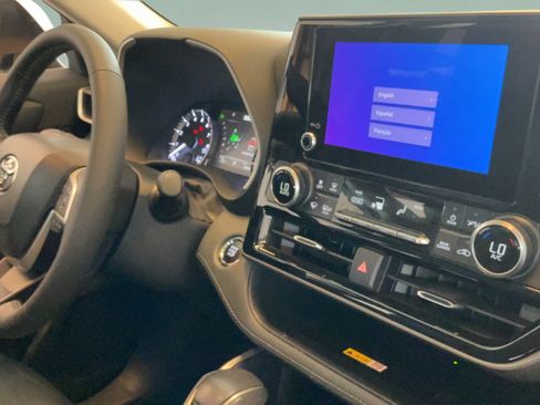 Used 2023 Toyota Highlander XLE FWD image 40