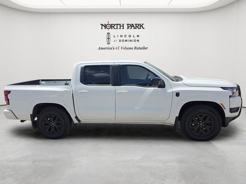 Used 2026 Nissan Frontier SV w/ All-Weather Content Package RWD image 6