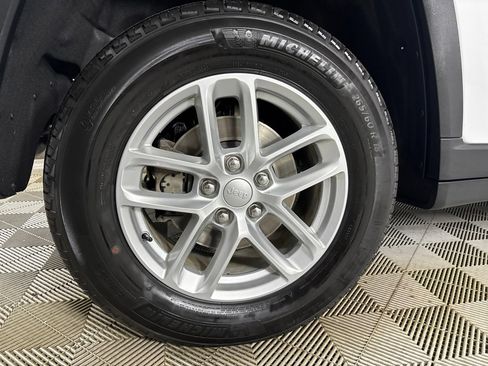 Used 2024 Jeep Grand Cherokee Laredo X w/ Luxury Tech Group I AWD/4WD image 34