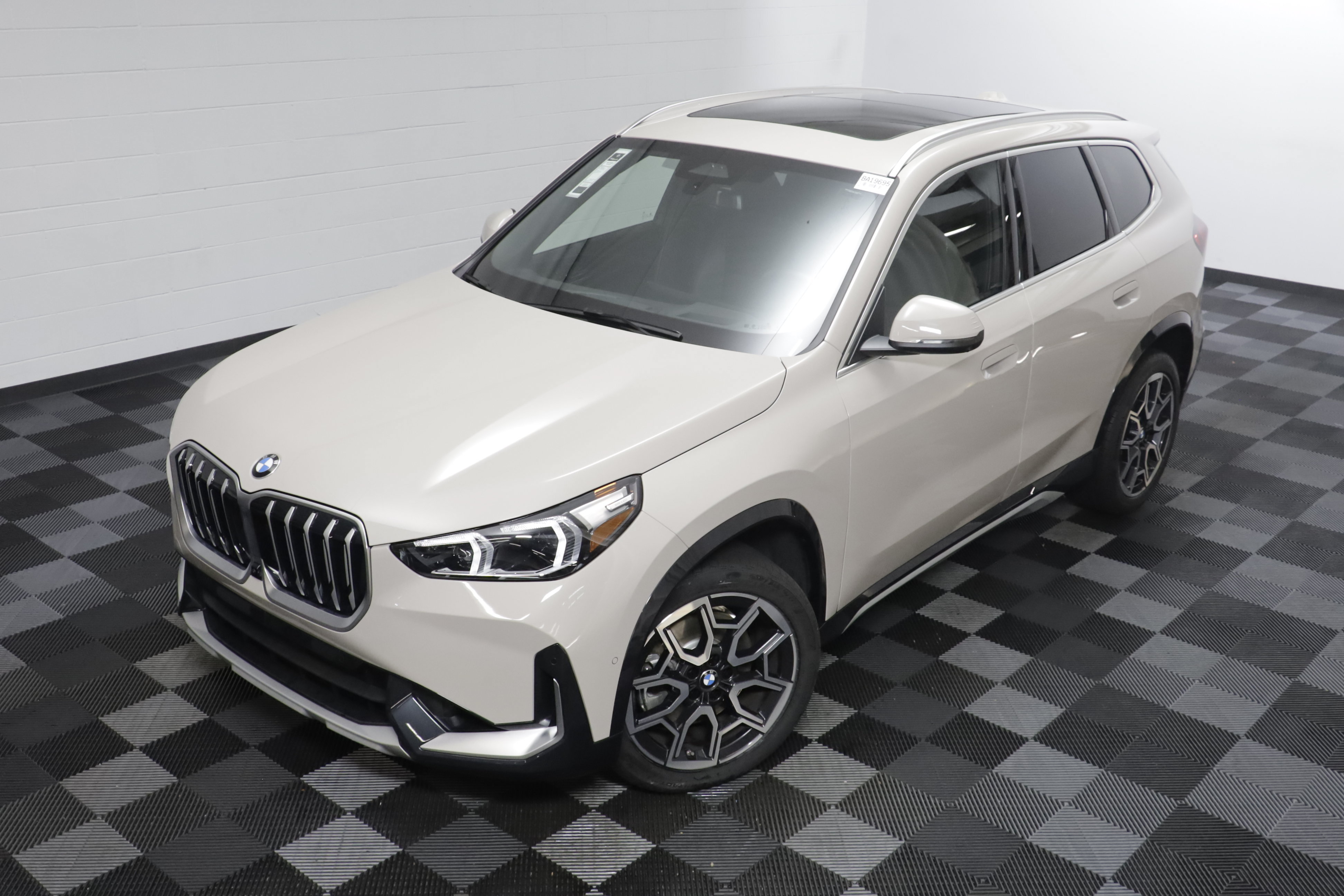 Used 2026 BMW X1 xDrive28i AWD/4WD image 2