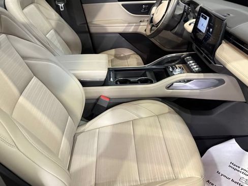 Used 2024 Lincoln Nautilus Reserve w/ Equipment Group 202A AWD/4WD image 3