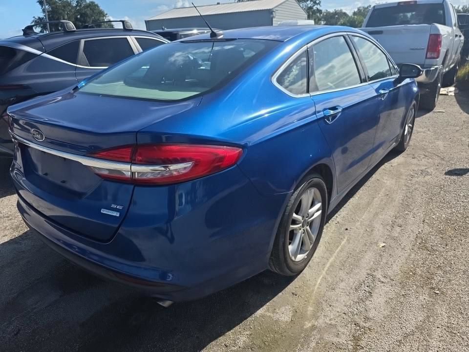 Used 2018 Ford Fusion SE FWD image 2