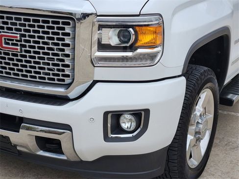 Used 2016 GMC Sierra 2500 Denali w/ Duramax Plus Package image 9