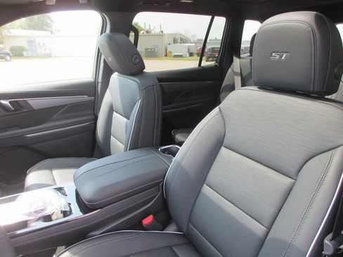 New 2026 Buick Enclave Sport Touring w/ Power Package image 13