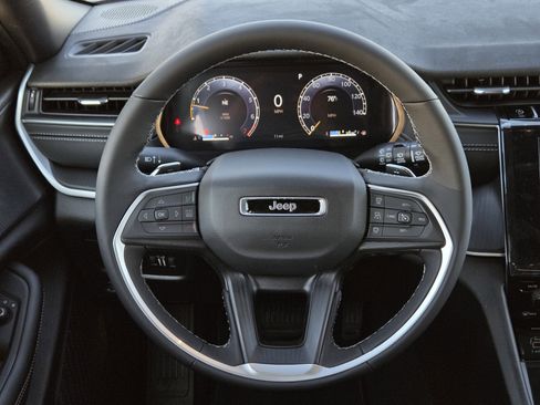 New 2025 Jeep Grand Cherokee Altitude image 20