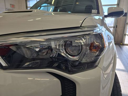 Used 2018 Toyota 4Runner TRD Off-Road image 32