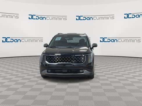 Used 2026 Kia Carnival SX w/ SX Dark Edition Package FWD image 3