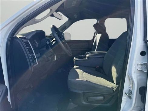 Used 2018 RAM 3500 Tradesman w/ Chrome Appearance Group RWD image 10