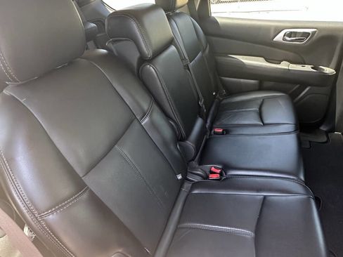 Used 2017 Nissan Pathfinder SL w/ SL Premium Package AWD/4WD image 14