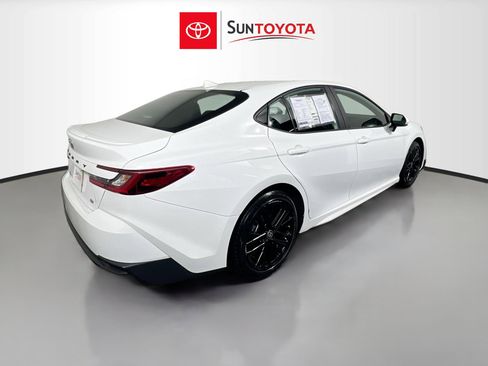 Used 2025 Toyota Camry SE image 4