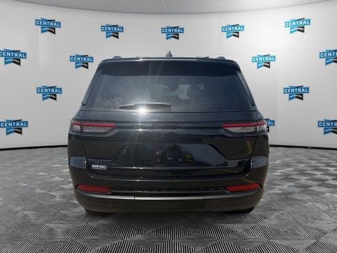 Used 2023 Jeep Grand Cherokee Altitude AWD/4WD image 5