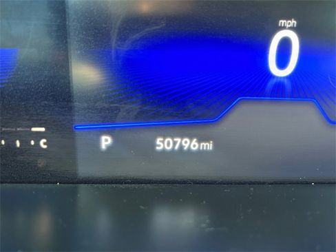 Used 2022 Volkswagen Tiguan SE image 22