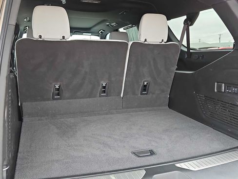 Used 2025 Chevrolet Suburban Premier RWD image 23
