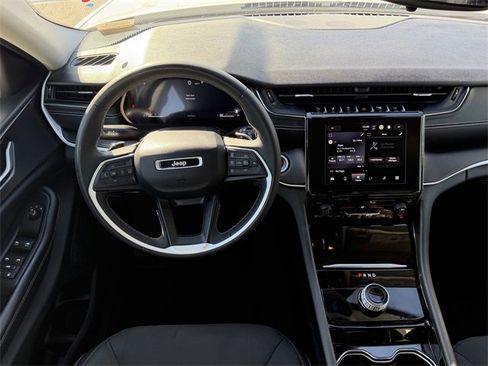 Used 2023 Jeep Grand Cherokee L Laredo image 10