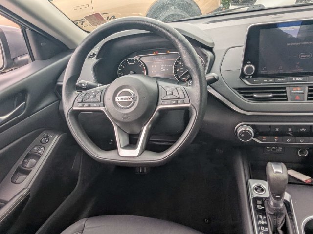 Used 2022 Nissan Altima 2.5 SV FWD image 15