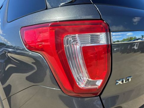 Used 2017 Ford Explorer XLT AWD/4WD image 36