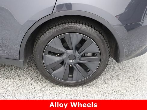 Used 2024 Tesla Model Y Long Range image 10