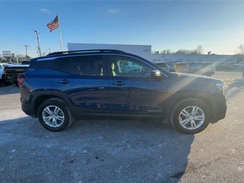 Certified 2022 GMC Terrain SLE w/ Driver Convenience Package image 9