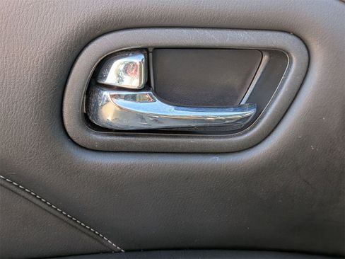 Used 2021 INFINITI QX80 Luxe w/ All-Season Package image 13