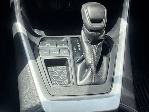 Used 2021 Toyota RAV4 XLE FWD image 14