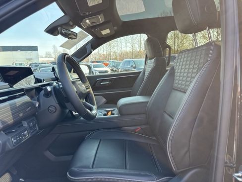 Used 2025 GMC Sierra EV Denali AWD/4WD image 9