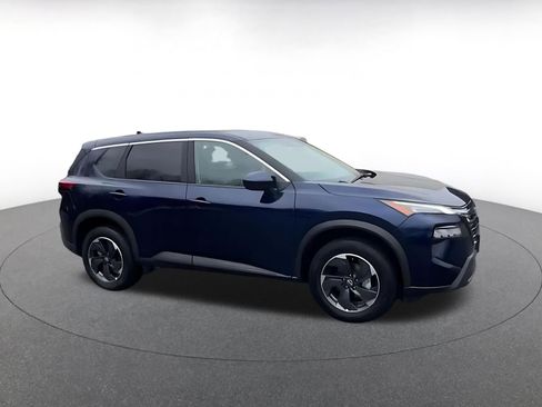 Used 2025 Nissan Rogue SV AWD/4WD image 2