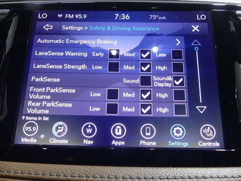 Used 2020 Chrysler Pacifica Limited w/ Tire & Wheel Group FWD image 42