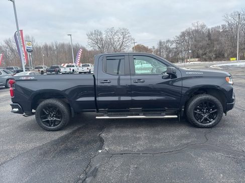 Used 2023 Chevrolet Silverado 1500 RST image 2