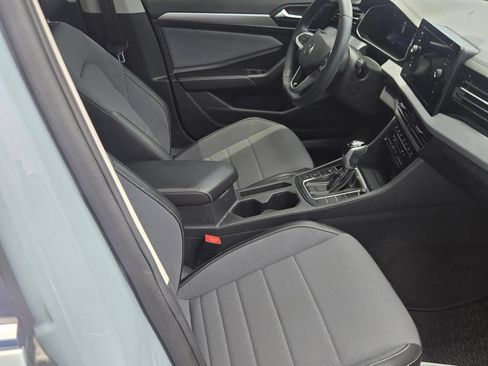 Certified 2025 Volkswagen Jetta SE FWD image 7