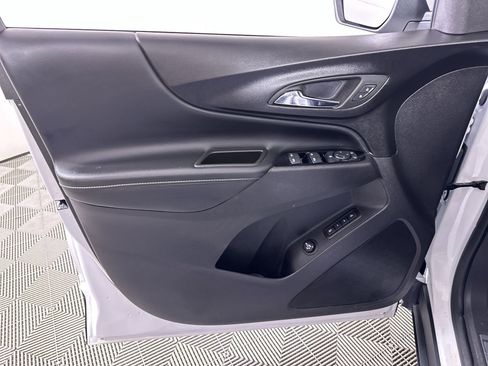 Used 2024 Chevrolet Equinox Premier image 59