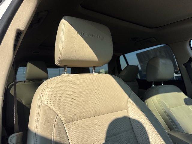 Used 2017 GMC Acadia Denali w/ Technology Package FWD image 33