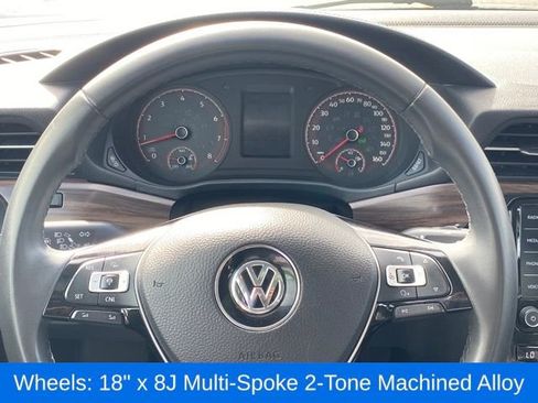 Used 2022 Volkswagen Passat 2.0T image 8