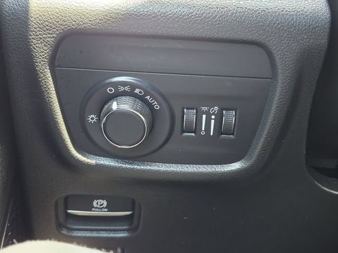 Used 2025 Jeep Grand Cherokee L Altitude AWD/4WD image 21