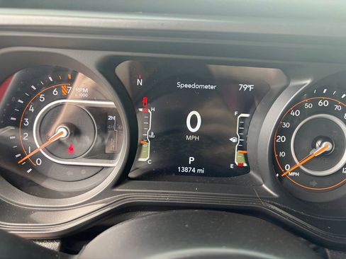 Used 2025 Jeep Gladiator Mojave image 12